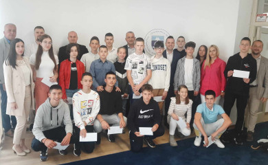 Знање је моћ- општина наградила републичке шампионе