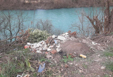 Бацају отпад гдје стигну – казне једино рјешење