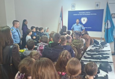Фочански основци у посјети Полицијској управи поводом Дана полиције