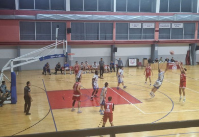 Побједе кошаркаша и одбојкаша, пораз фудбалера, одбојкашице још чекају прво славље