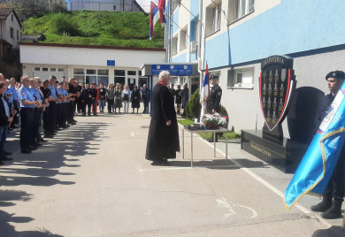 Полицијска управа Фоча не заборавља погинуле полицајце
