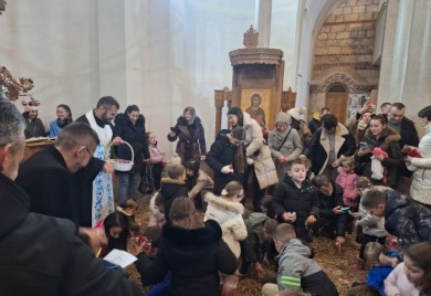 Најмлађи Фочаци пијукањем дочекују Рођење Богомладенца