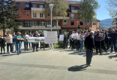 Дио мјештана поново протестовао против изградње депоније у Козјој Луци
