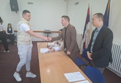 Општина Фоча улаже у знање - потписани уговори за стипендије