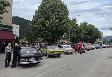 Од Волва старог шест деценија до Трабанта: Олдтајмери одушевили Фочаке