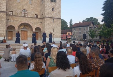Када млади говоре стиховима, Космет није сам