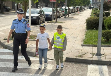 Првачићима приближили правила саобраћаја