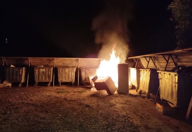 Паљење отпада у Принциповој улици све чешће, мјештани страхују од пожара