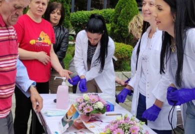 Бесплатно мјерење притиска, шећера и кисеоника у крви поводом Међународног дана сестринства