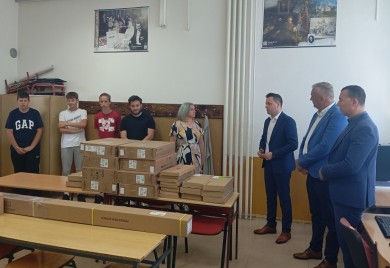 „Боље школе, боља будућност“: Осам нових рачунара за ОШ „Веселин Маслеша“
