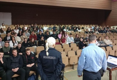 Љубав према полицијском позиву мотивише фочанске средњошколце за упис у Средњу школу МУП-а