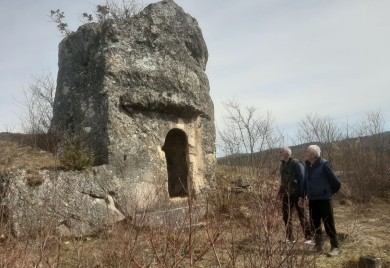 Тајанствена стијена у Ратајима- испосница и свечев гроб, заједничко насљеђе православаца и муслимана (АУДИО)