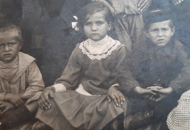 Пјесма о дјевојчици Вели- цвијећем дочекала црногорску војску и због тога убијена