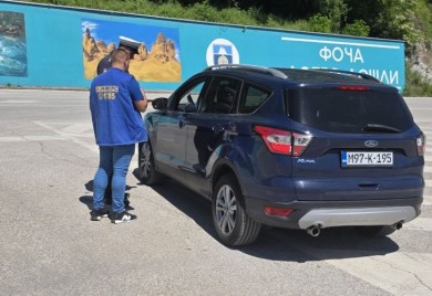 АМД Фоча и саобраћајци указали возачима на важност коришћења појаса