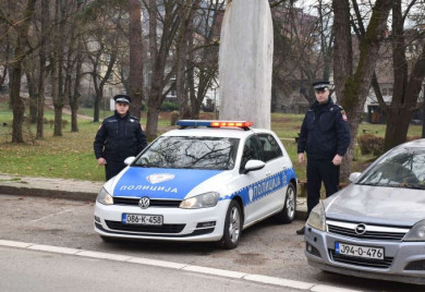 Припадници ПУ Фоча одали пошту убијеном колеги Башићу