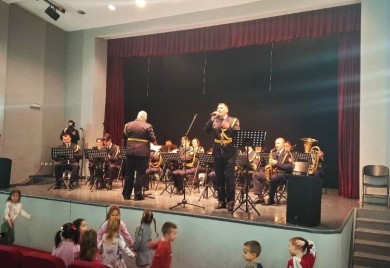 Оркестар МУП-а Српске распјевао фочанске основце
