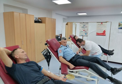 Припадници ПУ Фоча у акцији добровољног давања крви