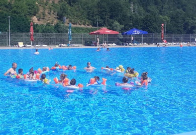 Школа пливања за малишане на Аква парку од 7. јула, почео упис