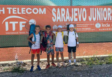 Добра игра младих тенисера из Фоче на турниру у Сарајеву