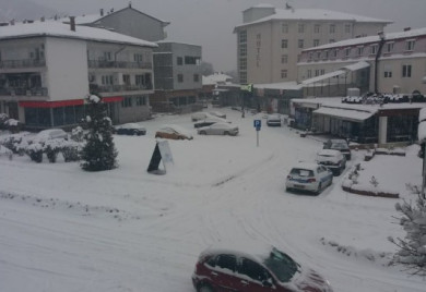 Putevi zasniježeni- palo 20 centimetara novog snijega