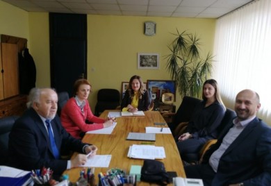 Osam mladih dobija posao