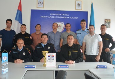 Fočanski policajci najbolji u malom fudbalu na Policijadi