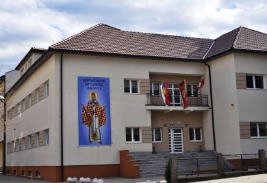Вукадиновић честитао Василијевдан вјерницима, студентима и борцима