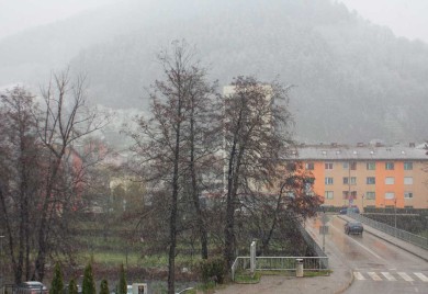 Данас облачно и хладно са снијегом