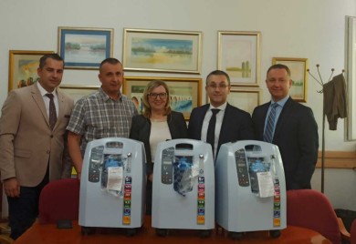 Вриједна донација „Нове банке“: Концентратори кисеоника за болницу у Фочи
