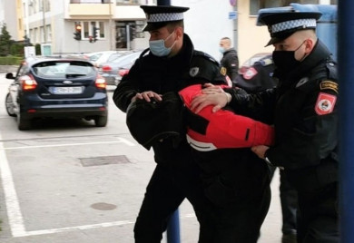 Претреси и хапшења у Фочи