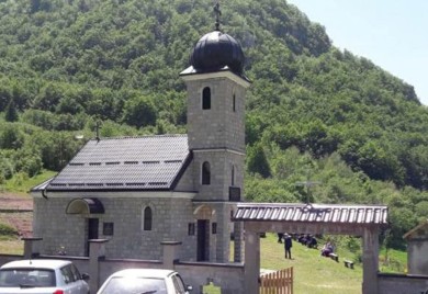 Сутра крсна слава Цркве Свете Тројице у Осијама