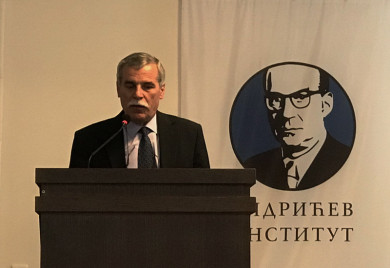 „Памтим и пишем да бих постојао“.