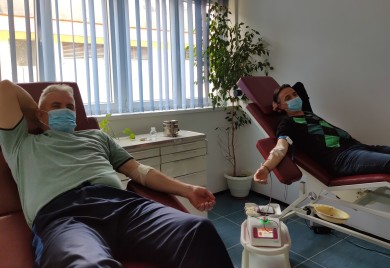 Припадници Полиције дарују крв