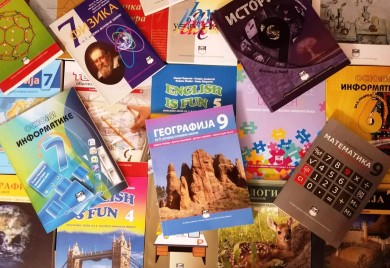 Влада РС: Додатна средства за набавку уџбеника