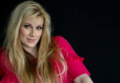 Мина Лазаревић са кабареом „Суштина по Мирјани“ у Фочи