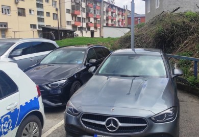 Страним држављанима одузета два возила