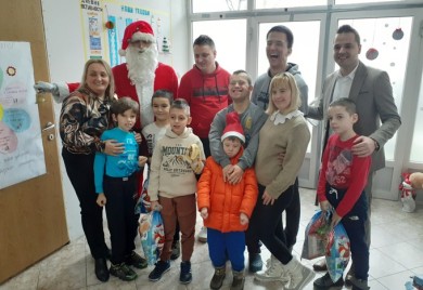 Општина пакетићима обрадовала чланове „Трачка наде“
