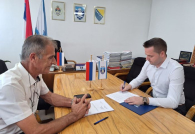 Новим колективним уговором повећане плате општинским радницима