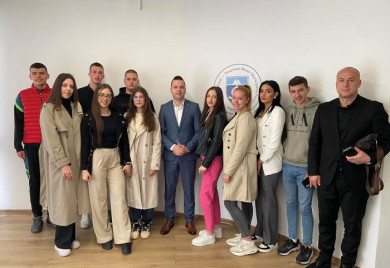 Општина Фоча суфинансира прославу матурске вечери