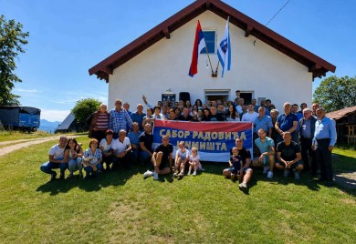 Радовићи из Јечмишта саборовањем чувају завичај