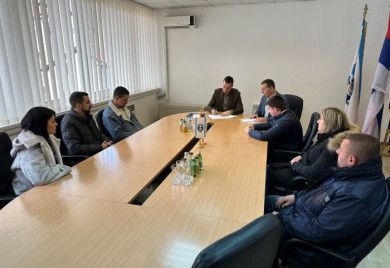 Уговори за седам приправника у општинским службама и установама