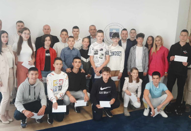 Знање је моћ- општина наградила републичке шампионе