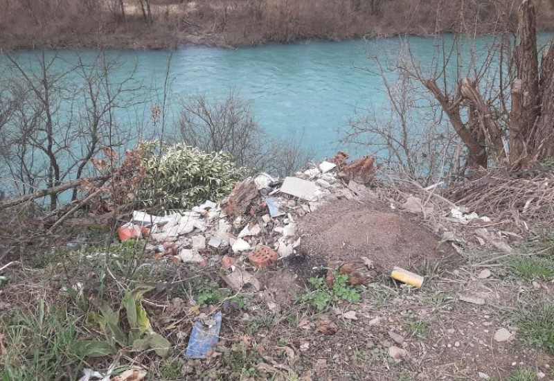 Бацају отпад гдје стигну – казне једино рјешење