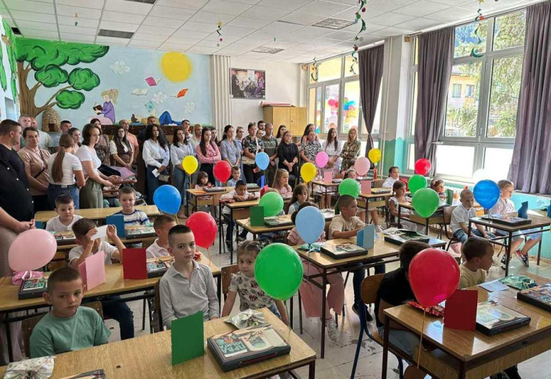 Првачићи сјели у школске клупе