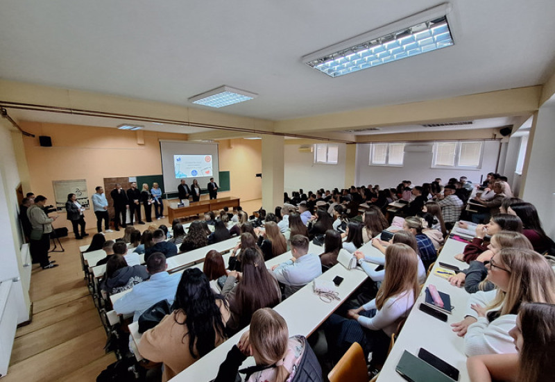 Бруцоши сјели у амфитеатре фочанских факултета