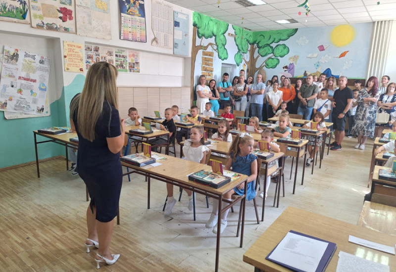 У школским клупама 1.070 основаца и 560 средњошколаца