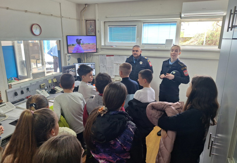 Полицијска управа Фоча отворила врата фочанским основцима