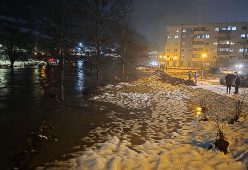 У Доњем Пољу у току насипање грудобрана