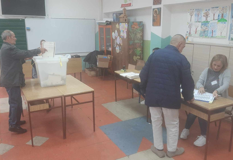 На Горњем Пољу за два сата гласало десет одсто бирача