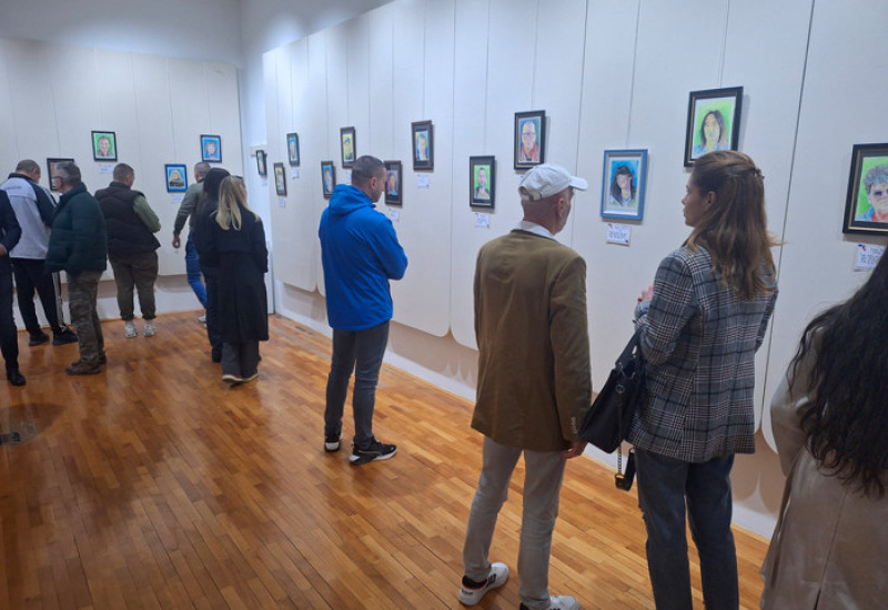 Портрети познатих рокера представљени фочанској публици